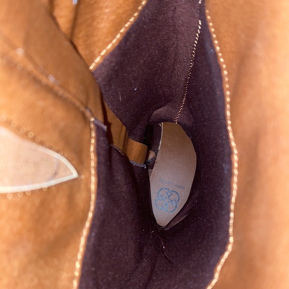 Black/brown with a gold symbol on top - Picture 6 of 6